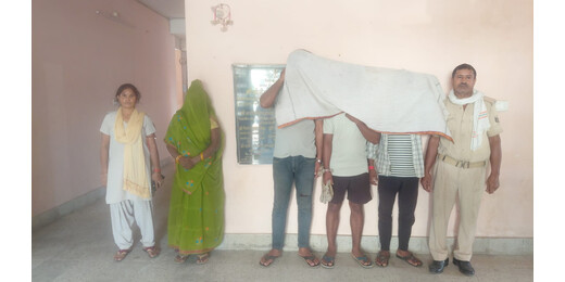 लखीसराय में महिला तस्कर समेत चार धराए, 35 लीटर शराब और बाइक जब्त  