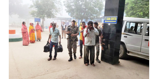 दो बाइक की टक्कर में महिला की मौत, महिला की पति सहित दो घायल