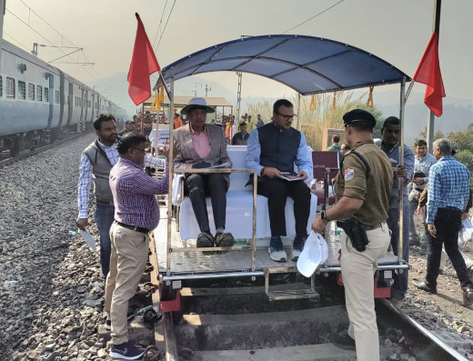 संरक्षा आयुक्त (रेलवे) ने किया दोहरीकरण परियोजना का निरीक्षण