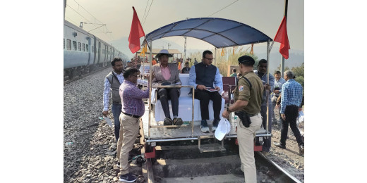 संरक्षा आयुक्त (रेलवे) ने किया दोहरीकरण परियोजना का निरीक्षण