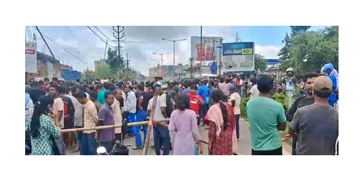 रांची : स्कूटी सवार मां-बेटी को ट्रक ने रौंदा, आक्रोशित लोगों ने किया सड़क जाम