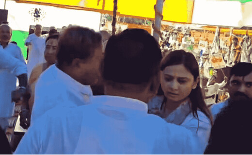 गायघाट: कोमल सिंह ने मंच पर पकड़ा भावी विधायक प्रत्याशी का कॉलर, जमकर हो गया बवाल
