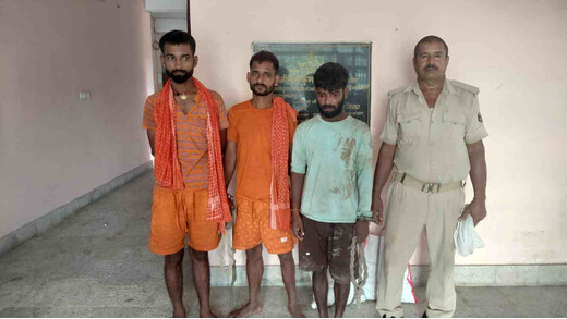 मद्य निषेध विभाग की छापेमारी में 15 लीटर चुलाई शराब और 30 किलो महुआ जब्त