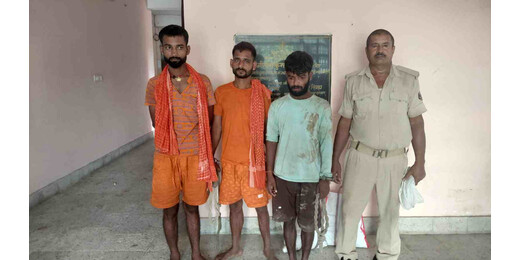 मद्य निषेध विभाग की छापेमारी में 15 लीटर चुलाई शराब और 30 किलो महुआ जब्त