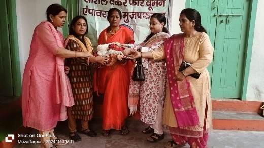 गरीब परिवार की बेटी की शादी में सोशल वर्कर फॉर विमेन एंपावरमेंट संस्था ने की आर्थिक मदद