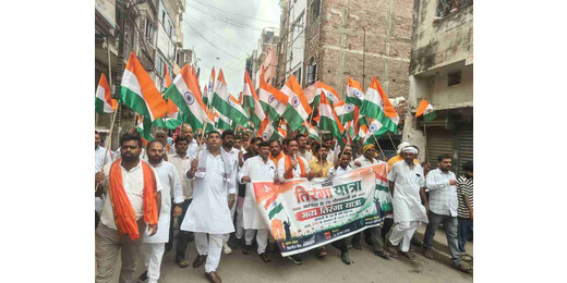 लखीसराय में 200 फीट लंबे तिरंगे के साथ निकली भव्य शोभा यात्रा, देशभक्ति के नारों से गूंजा शहर