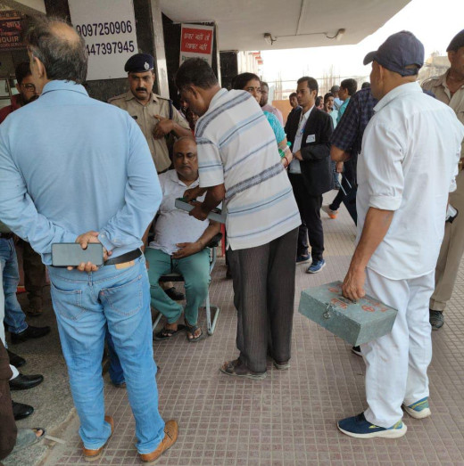 स्टेशन पर दो मेडिकल इमरजेंसी केस, यात्रियों को दी गई त्वरित चिकित्सा सहायता