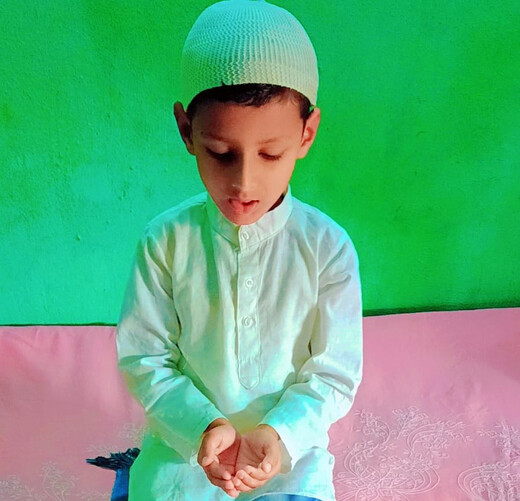 नन्हे रोजेदार की इबादत से गूंजा इलाका, तपती गर्मी में रखा रोजा, मांगी अमन-चैन की दुआ