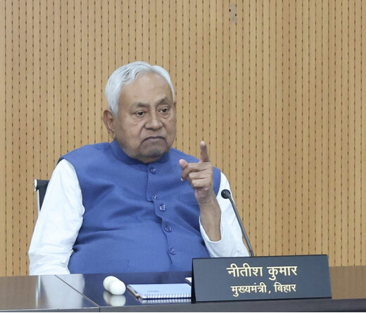 CM नीतीश कुमार पहुंचें राजभवन, निशांत कुमार की राजनीति में एंट्री की तैयारी शुरू