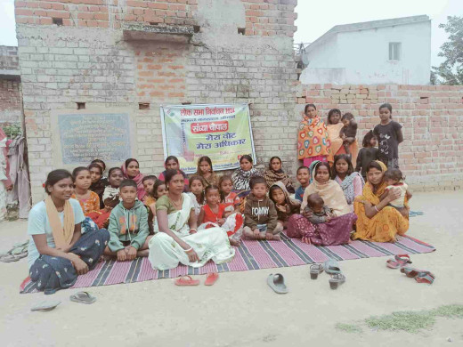 मतदाताओं को जागरूक करने हेतु आंगनबाड़ी केंद्रों पर संध्या चौपाल आयोजित