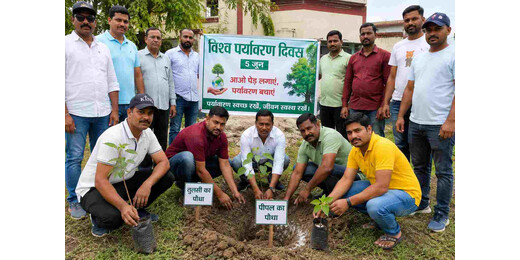 पर्यावरण संरक्षण के लिए आगे आए खिलाड़ी और सामाजिक कार्यकर्ता, किया पौधारोपण
