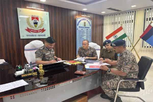सरायकेला में पुलिस उपमहानिरीक्षक ने चुनावी तैयारियों की समीक्षा बैठक की