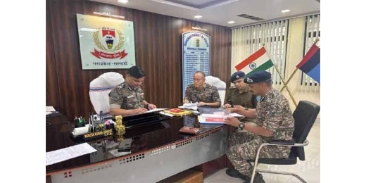 सरायकेला में पुलिस उपमहानिरीक्षक ने चुनावी तैयारियों की समीक्षा बैठक की