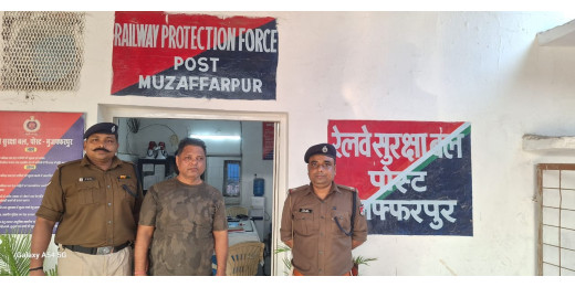 सप्तक्रांति एक्सप्रेस के स्टाफ को नशे में यात्रियों से अभद्र व्यवहार करने पर किया गया गिरफ्तार