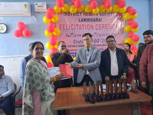 परिवार नियोजन कार्यक्रम में उत्कृष्ट कार्य करने वाले कर्मी हुए सम्मानित