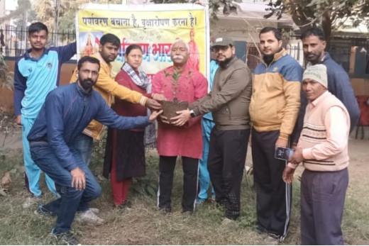 संत गुरू घासीदास जी के जन्मदिन पर पर्यावरण भारती द्वारा वृक्षारोपण