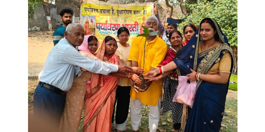 जन औषधि दिवस पर जमुई में देव वृक्ष बरगद का पौधारोपण, पर्यावरण संरक्षण का दिया संदेश