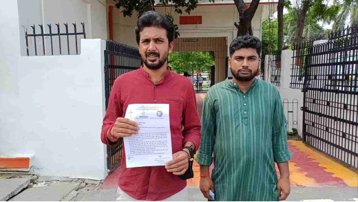 विवादों के घेरे में फंसा गिरिराज चौक का बोर्ड 