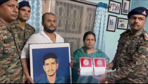 कारगिल के रणबांकुरे शहीद सुनील कुमार को सेना ने दी श्रद्धांजलि, परिजनों का बढ़ा मनोबल