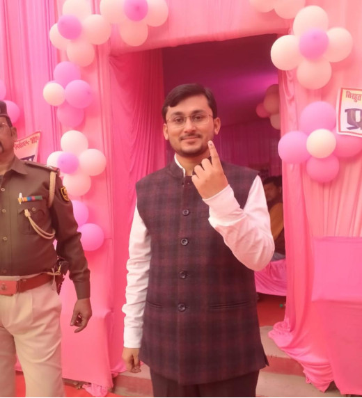 जिलाधिकारी सुब्रत कुमार सेन ने किया मतदान