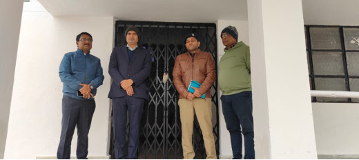 जिला निर्वाचन पदाधिकारी ने ईवीएम और वीवीपैट वेयर हाउस का किया निरीक्षण