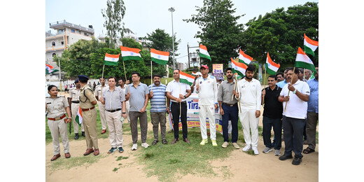 लखीसराय में निकली भव्य तिरंगा यात्रा, शहीद स्थल पर मोमबत्ती जलाकर दी गई श्रद्धांजलि