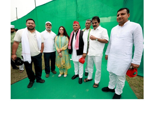 वोटर अधिकार यात्रा में अखिलेश यादव की एंट्री, राहुल-तेजस्वी संग साधा एनडीए पर निशाना