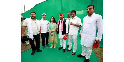 वोटर अधिकार यात्रा में अखिलेश यादव की एंट्री, राहुल-तेजस्वी संग साधा एनडीए पर निशाना