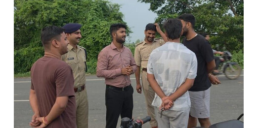 हेलमेट जांच अभियान, नियम उल्लंघन पर ₹1.56 लाख जुर्माना वसूला गया