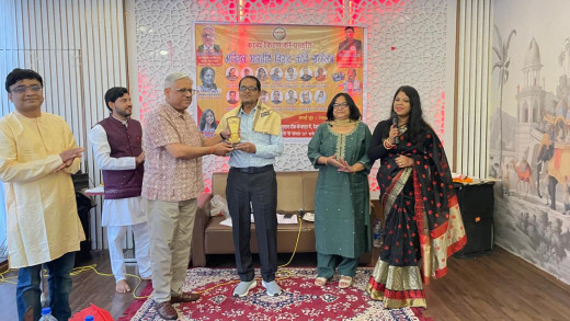 लखीसराय के डॉ. विजय विनीत को देवघर में काव्य किरण सम्मान से किया गया सम्मानित