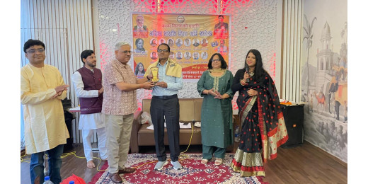 लखीसराय के डॉ. विजय विनीत को देवघर में काव्य किरण सम्मान से किया गया सम्मानित