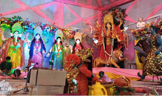 मोतीपुर में महिषासुर मर्दिनी के दर्शन को उमड़े श्रद्धालु, चलंत प्रतिमा बनी आकर्षण का केंद्र