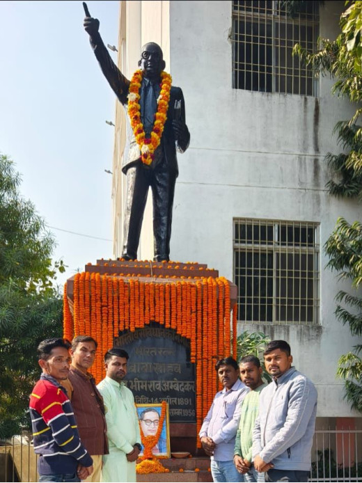 बाबा साहेब अंबेडकर की पुण्यतिथि पर दलित सेना और रालोजपा कार्यकर्ताओं ने की श्रद्धांजलि अर्पित