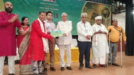 पटना में सम्मानित हुए कठपुतली कलाकार सुनील कुमार
