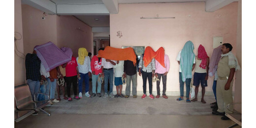 शराबबंदी अभियान: लखीसराय में चार तस्कर और दस पियक्कड़ गिरफ्तार, अवैध शराब की खेप जब्त