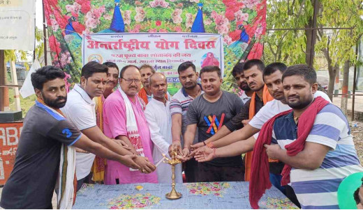 नॉकआउट डिफेंस अकादमी द्वारा योगाभ्यास कार्यक्रम आयोजित 