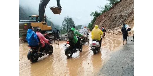 उत्तरकाशी में बादल फटने से तबाही, चारधाम यात्रा 24 घंटे के लिए स्थगित
