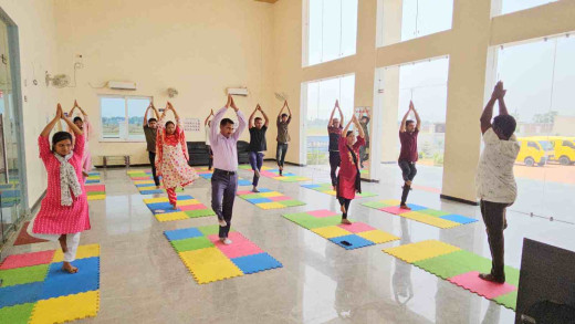 माउंट लिट्रा ज़ी स्कूल में योग कार्यक्रम का आयोजन 