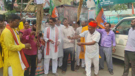 अमर्यादित टिप्पणी को लेकर भाजपा महिला मोर्चा का हल्ला बोल, राहुल-तेजस्वी का पुतला दहन