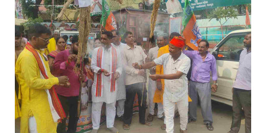 अमर्यादित टिप्पणी को लेकर भाजपा महिला मोर्चा का हल्ला बोल, राहुल-तेजस्वी का पुतला दहन