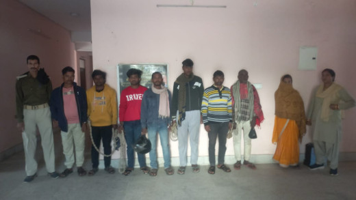 12 लीटर महुआ शराब के साथ महिला समेत दो तस्कर गिरफ्तार, 6 शराबी भी पकड़े गए