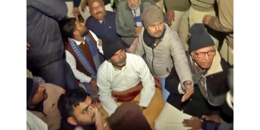 कम्बल में लिपटे सो रहे थे प्रशांत किशोर, पटना पुलिस ने किया गिरफ्तार