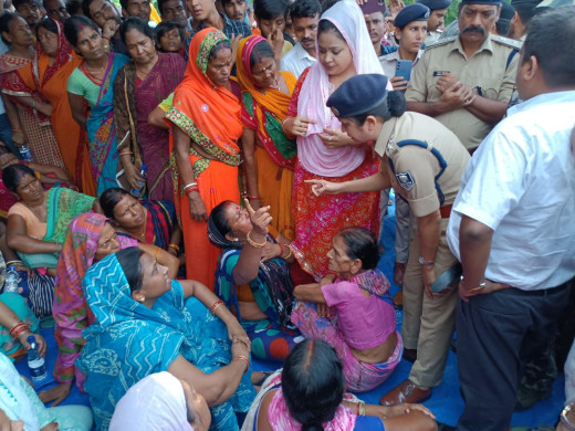 ईंट व्यवसायी के लापता बेटे की बरामदगी को लेकर आक्रोश, ग्रामीणों ने एनएच-28 पर किया सड़क जाम