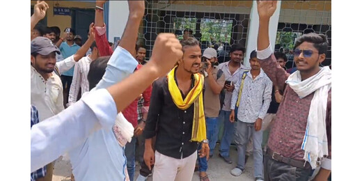 सी.एम. साइंस कॉलेज में इंटर्नशिप को लेकर छात्रों का प्रदर्शन, मिथिला स्टूडेंट यूनियन ने लगाया शोषण का आरोप