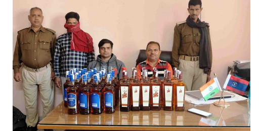 देशी-विदेशी शराब बरामद, धंधेबाज सहित पियक्कड़ गिरफ्तार