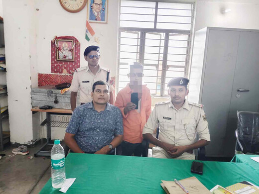 आरपीएफ की सतर्कता से पकड़ा गया मोबाइल चोर, दो ओप्पो फोन बरामद