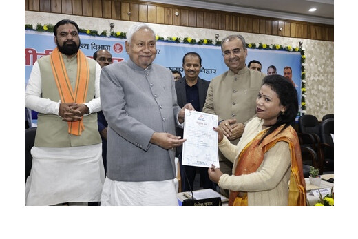 मुख्यमंत्री नीतीश कुमार ने 1283 आयुष चिकित्सकों को सौंपे नियुक्ति पत्र 