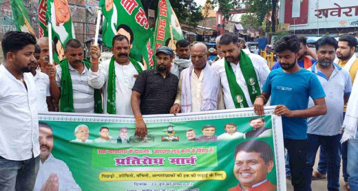 युवा राजद ने दिया शहीद द्वार पर एकदिवसीय धरना