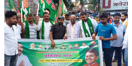युवा राजद ने दिया शहीद द्वार पर एकदिवसीय धरना