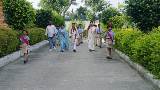 पोद्दार इंटरनेशनल स्कूल में धूमधाम से मना 80वां स्वतंत्रता दिवस, विद्यार्थियों ने दी रंगारंग प्रस्तुति